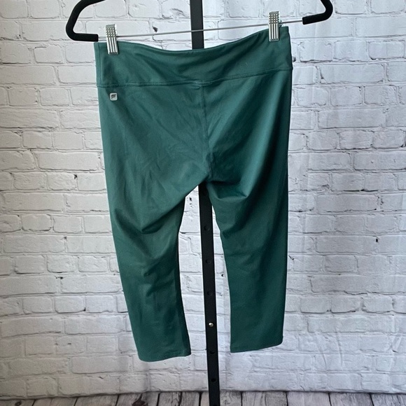 Fabletics Green Cropped Pants Size Medium - Picture 2 of 3